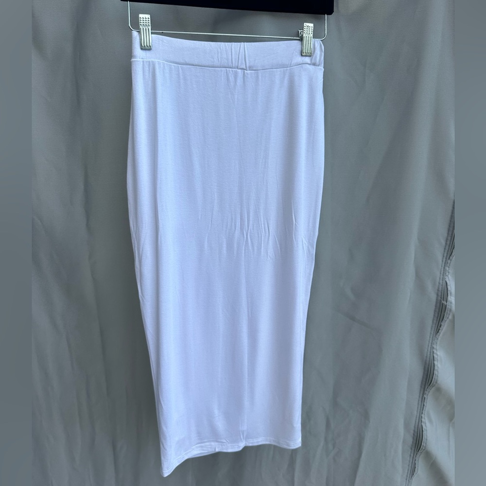 White midi fitted Skirt Size Medium